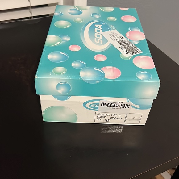 SODA Comfort Foam Padded Platform Sneaker....MSRP $50 - Picture 2 of 5